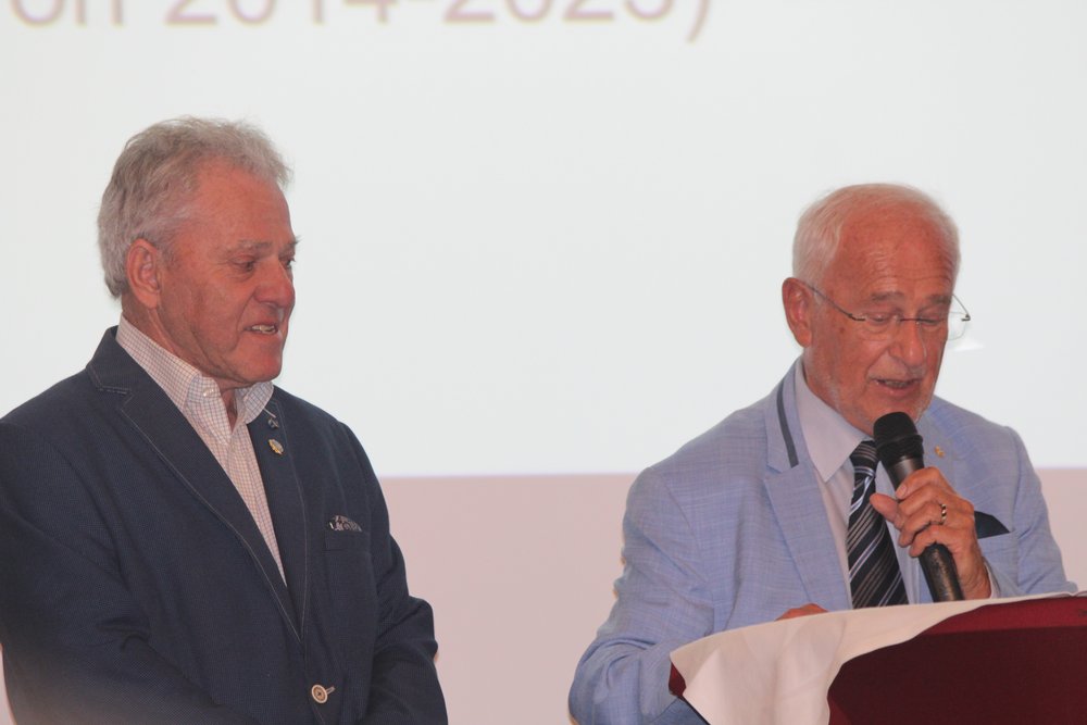 Der Gründungsvater der NÖ ARGE für Pflege und Betreuung, Dir. Edgar Führer (rechts im Bild) sowie Dir.a.D. Otto Riedl; 