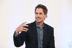 Felix Gottwald, MSc bei seinem Vortrag "Annehmen. Ausrichten. Aufblühen. -Veränderung einfach meistern.“;