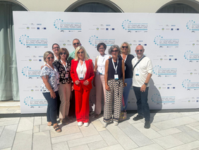 Das Teammitglieder der NÖ Landesgesundheitsagentur beim Kongresszentrum, dem Theoxenia Palace Hotel in Athen;