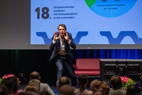 18. Österreichischer Kongress für Führungskräfte in der Altenarbeit in Zell am See - Begürßung durch den Obmann der Arbeitsgemeinschaft SHS Ulrich Eger, MA; 