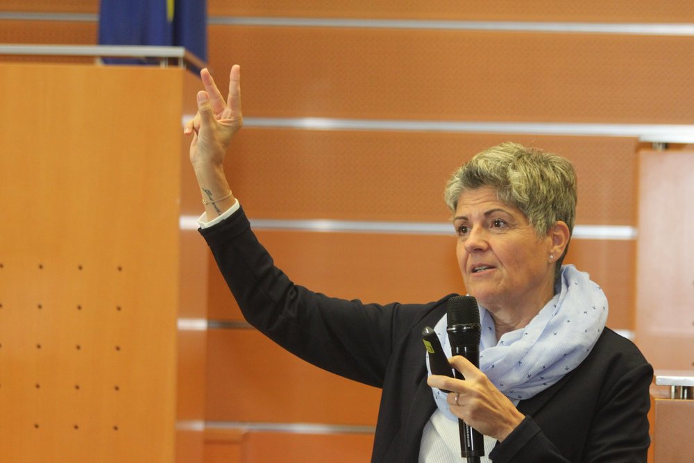 Mag. Christine Hackl, MSc referierte zum Thema "Vom Wahn zum Sinn...wie wir trotz all der „Wahnsinnigkeiten" Sinn finden können";