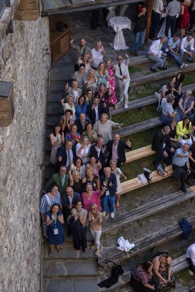 18. Österreichischer Kongress für Führungskräfte in der Altenarbeit in Zell am See - Gruppenbild der NÖ-TeilnehmerInnen beim Festabend auf der Burg Kaprun;