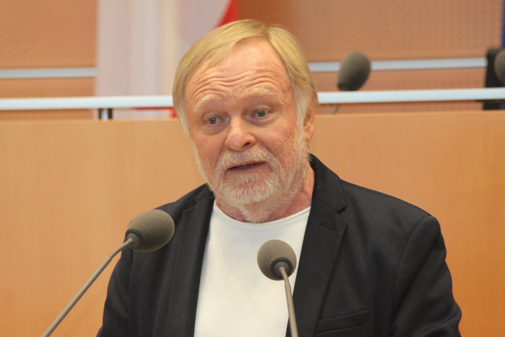 Univ. Doz. Dr. Gerald Gatterer referierte bei der Fachtagung 2025 der NÖ ARGE für Pflege und Betreuung zum Titel "Sexualität, Partnerschaft und Beziehung in der Langzeitpflege: (K)ein Tabu!?“.