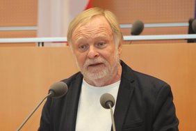Univ. Doz. Dr. Gerald Gatterer referierte bei der Fachtagung 2025 der NÖ ARGE für Pflege und Betreuung zum Titel "Sexualität, Partnerschaft und Beziehung in der Langzeitpflege: (K)ein Tabu!?“.