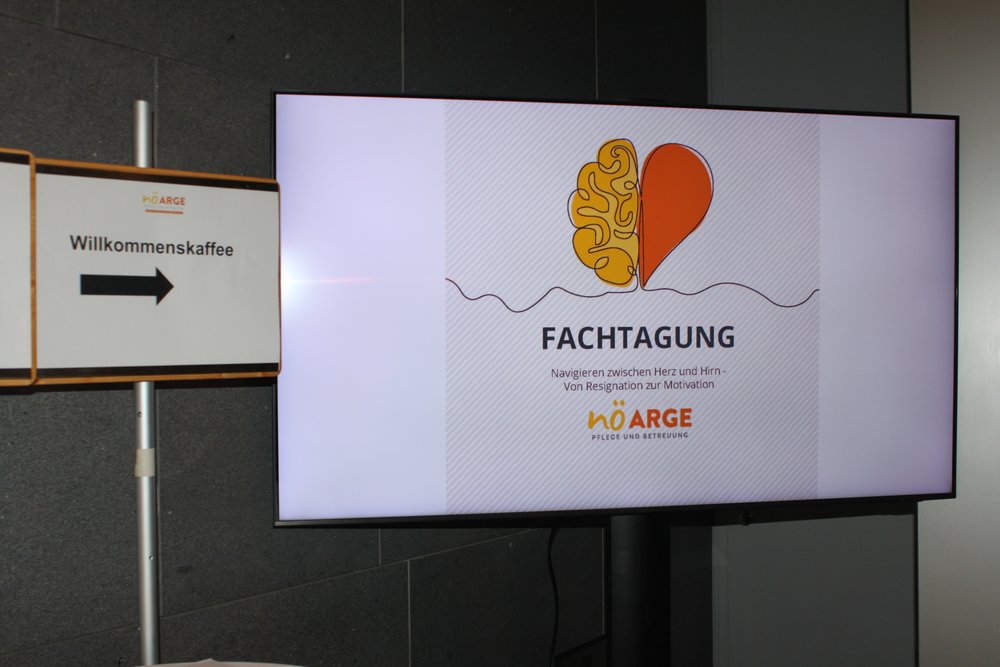 Die Fachtagung 2024 der NÖ ARGE für Pflege und Betreuung stand unter dem Motto "Navigieren zwischen Herz und Hirn – Von Resignation zur Motivation";