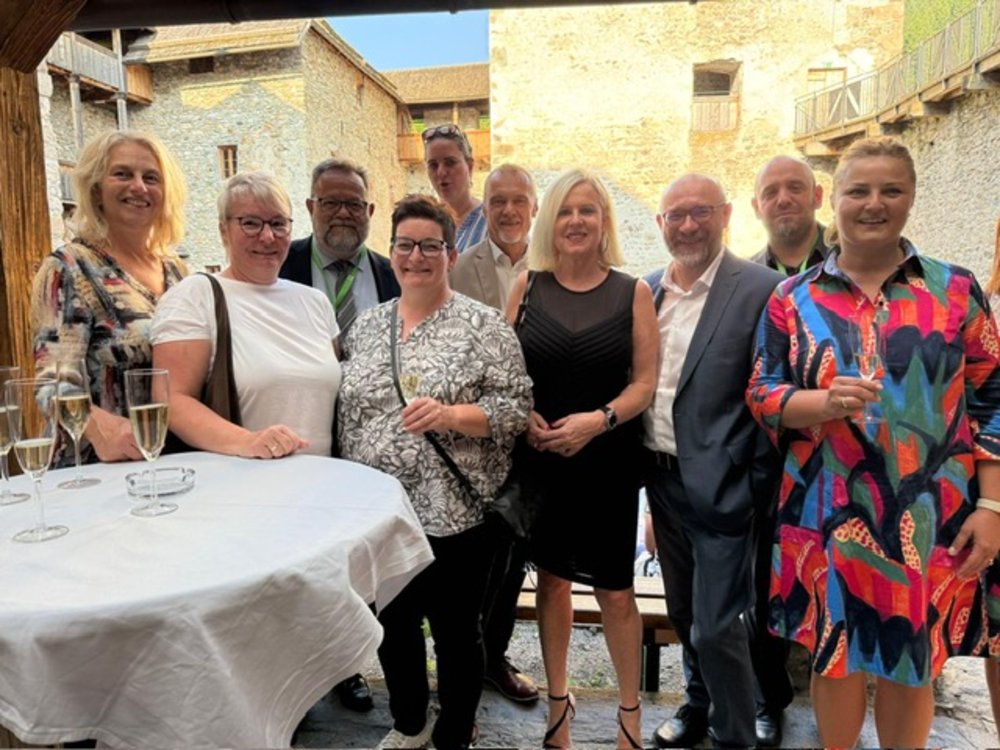 18. Österreichischer Kongress für Führungskräfte in der Altenarbeit in Zell am See - Gruppenbild der LGA-KollegInnen auf der Burg Kaprun;