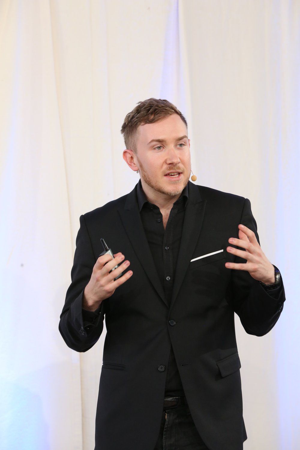 Tristan Horx bei seinem Vortrag "Anleitung zum Zukunftsoptimismus“;
