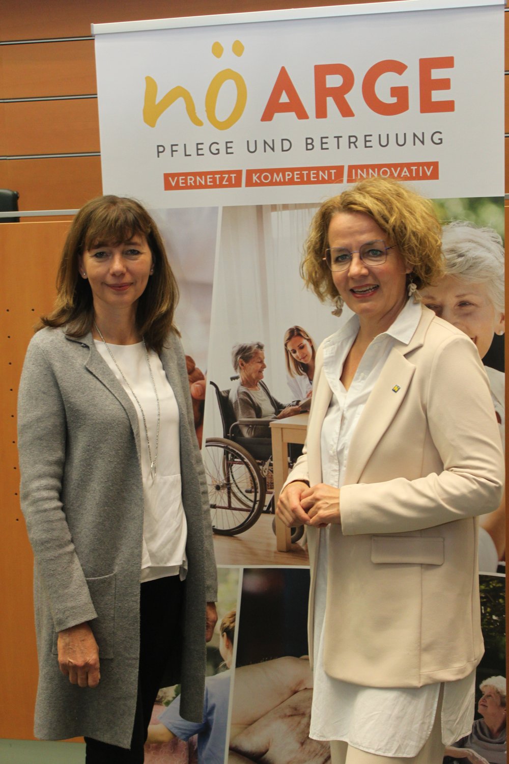 Landesrätin Mag. Christiane Teschl-Hofmeister besuchte die Fachtagung - am Foto mit Obmann-Stellvertreterin Gerlinde Göschelbauer, MBA MSc; 