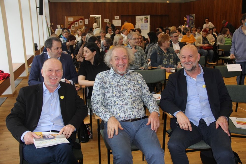 Gruppenfoto der ReferentInnen am 6. Fachtag Palliative Geriatrie im Rahmen von “Hospizkultur & Palliative Care in Pflegeheimen”; 