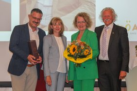 Dankeschön für die verlässliche Unterstützung und Partnerschaft dem Land NÖ: vHR Mag. Filip Deimel (Leiter der Gruppe Gesundheit und Soziales beim Amt der NÖ Landesregierung) sowie Mag. Christiane Teschl-Hofmeister (Landesrätin für Bildung, Wohnbau und Soziales);