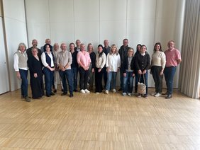 Die Exkursion 2025 der NÖ ARGE für Pflege und Betreuung führte in diesem Jahr unter anderem in das Wohnheim Olympisches Dorf nach Innsbruck; 