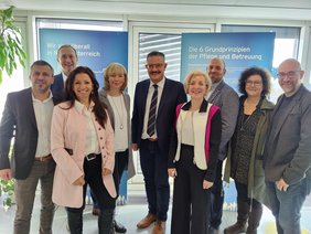 Der Leiter der Gruppe Gesundheit und Soziales beim Amt der NÖ Landesregierung, vHR Mag. Deimel, hat das neue Vorstandsteam der NÖ ARGE für Pflege und Betreuung zu einem Arbeitsgespräch empfangen; 