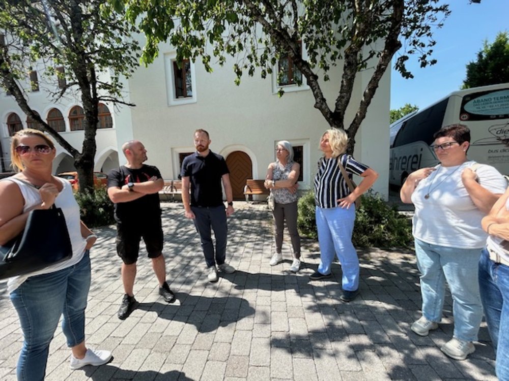 18. Österreichischer Kongress für Führungskräfte in der Altenarbeit in Zell am See - Besuch der Einrichtung Seniorenhaus Farmach in Saalfalden durch die Mitglieder der NÖ ARGE für Pflege und Betreuung;