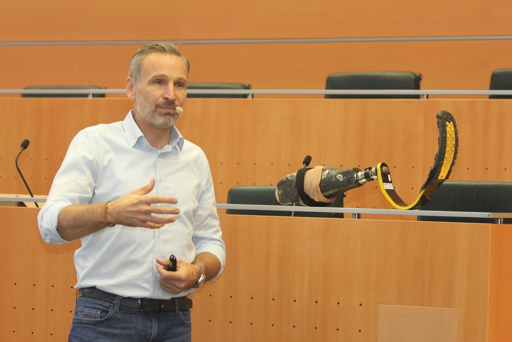 Ing. Erich Artner, MSc referierte zum Thema "Ohne Beine zum Ironman – Hürden gibt es nur im Kopf";