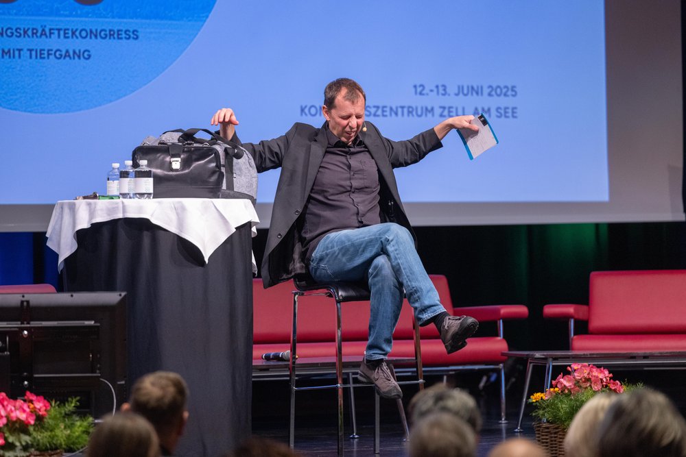 18. Österreichischer Kongress für Führungskräfte in der Altenarbeit in Zell am See - Kabarettaufführung von Ingo Vogl;