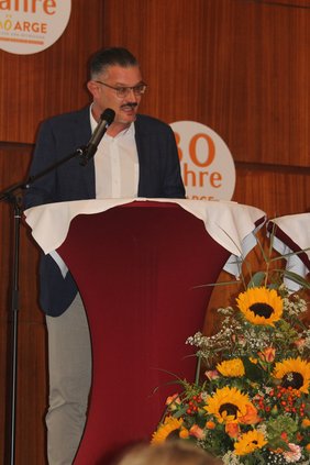 VHR Mag. Filip Deimel, Leiter der Gruppe Gesundheit und Soziales beim Amt der NÖ Landesregierung, bei seinen Grußworten; 