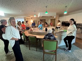 18. Österreichischer Kongress für Führungskräfte in der Altenarbeit in Zell am See - Besuch des Wohnhauses Prielgut durch die Mitglieder der NÖ ARGE für Pflege und Betreuung;