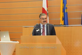 VHR Mag. Filip Deimel, Leiter der Gruppe Gesundheit und Soziales beim Amt der Niederösterreichischen Landesrgierung, richtete seine Grußworte an die TeilnehmerInnen. 