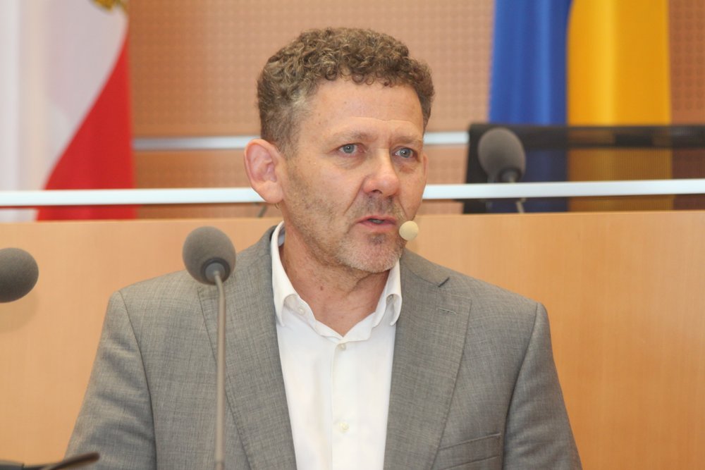 Martin Wagner, BSc, MSc referierte bei der Fachtagung 2025 der NÖ ARGE für Pflege und Betreuung zum Titel "Lebensqualität im Alter – Eine Frage der fachlichen Begleitung?“.