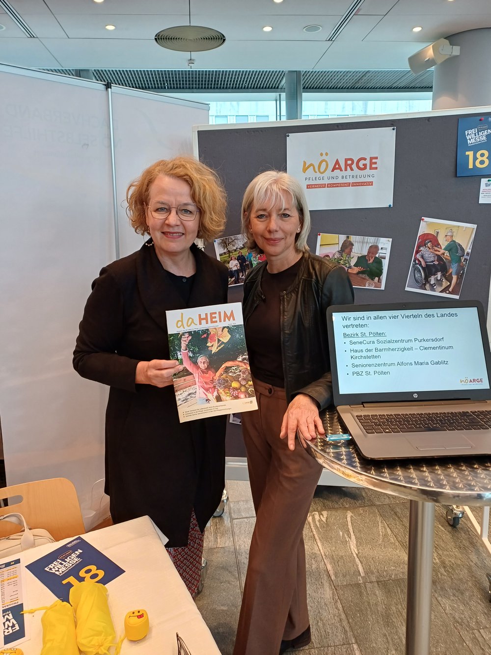 Landesrätin Mag. Christiane Teschl-Hofmeister schaute beim Stand der NÖ ARGE für Pflege und Betreuung auf der 6. Freiwilligenmesse vorbei; 