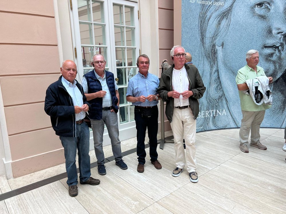 Die ehemaligen Mitglieder der NÖ ARGE für Pflege und Betreuung (DirektorInnen sowie Pflegedienstleitungen) besuchten die sehr interessante Ausstellung Matthew Wong-Vincent van Gogh "Letzte Zuflucht Malerei" in der Wiener Albertina.